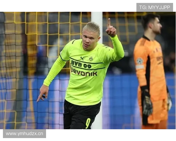 哈兰德与卡瓦尼跑位能力对比：猎手直觉与战术作用差异解析